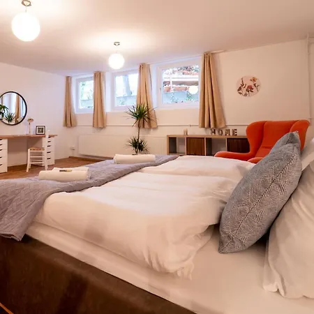 Ferienwohnung dreamcation - Ehemaliges Pfarrhaus, 3D-Tour, NETFLIX, Terrasse, BBQ, Küche, 130qm Kelheim Exterior foto