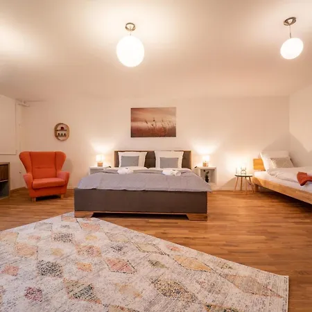 Ferienwohnung dreamcation - Ehemaliges Pfarrhaus, 3D-Tour, NETFLIX, Terrasse, BBQ, Küche, 130qm Kelheim Exterior foto